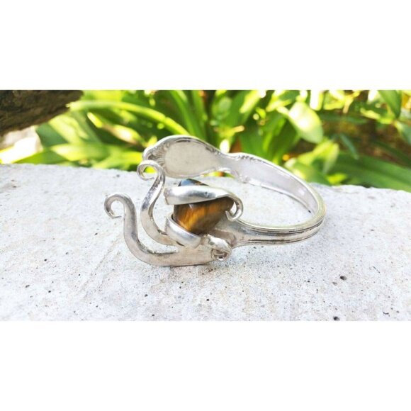 Vintage silver fork bracelet - clutching Tiger's eye stone- antique -boho - chic - Picture 2 of 6
